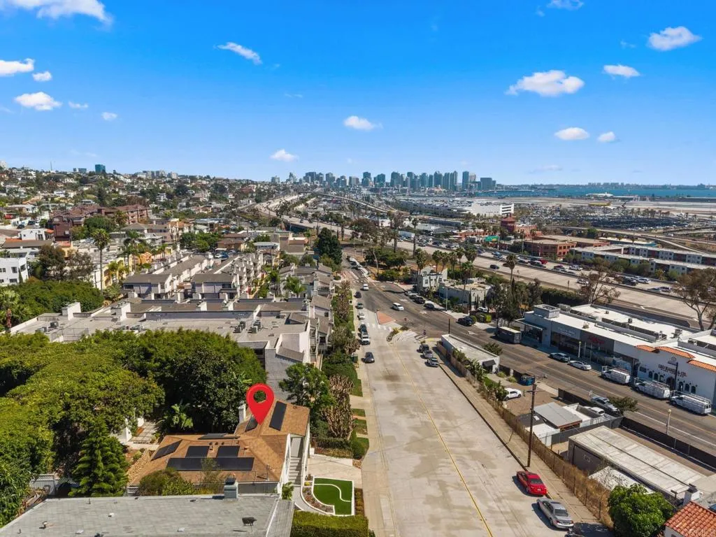 https://cdn.realtyfeed.com/cdn/127/306797936/754278d77702d61fbe7cece55363cb0d.webp
