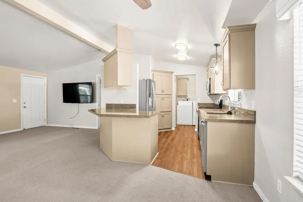 https://cdn.realtyfeed.com/cdn/127/306798017/7fc5f7e4f85b8b8183cf991db166f6db.webp