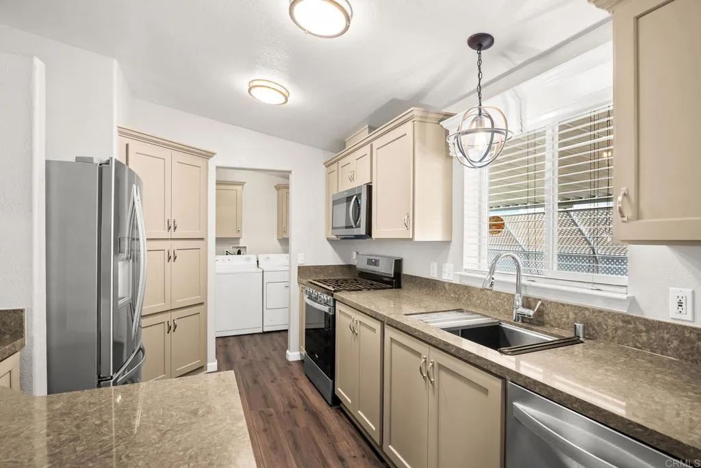 https://cdn.realtyfeed.com/cdn/127/306798017/9e13ff0a31a9cf67a3a38db7773da2ca.webp