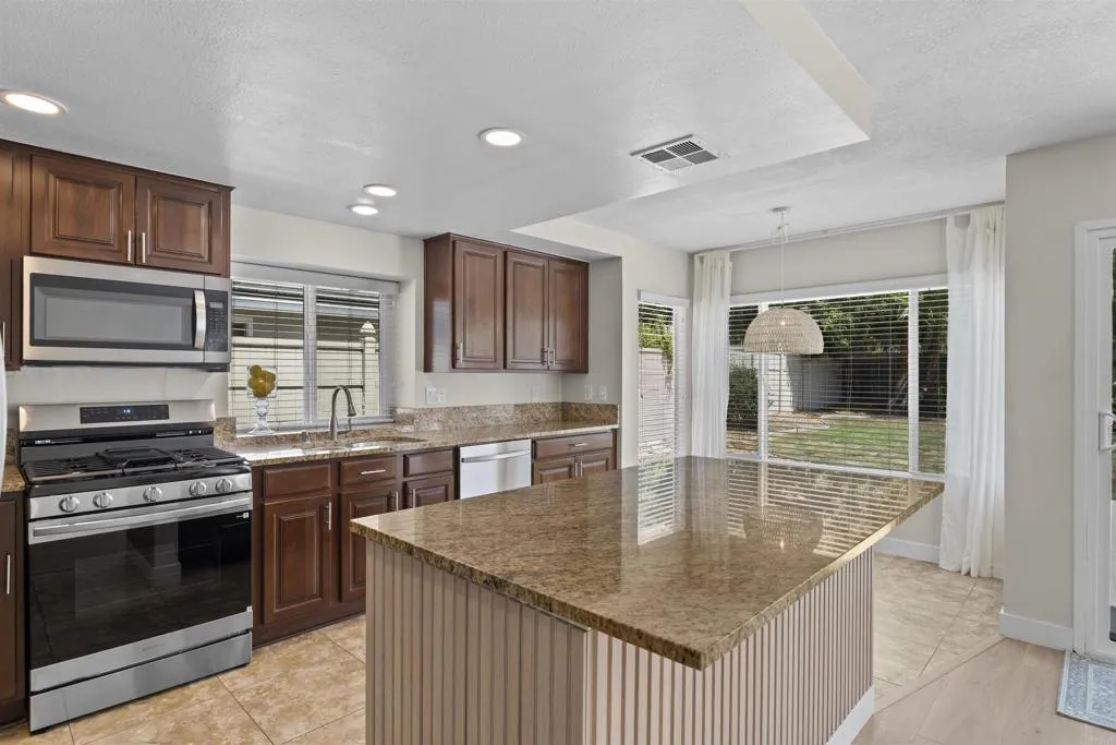 https://cdn.realtyfeed.com/cdn/127/306798076/71ac66a201abfe10bb520b907420a655.webp