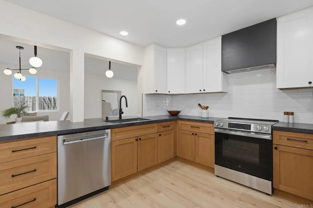 https://cdn.realtyfeed.com/cdn/127/306798083/1f4230d60b04f371c4f55004d945c646.webp