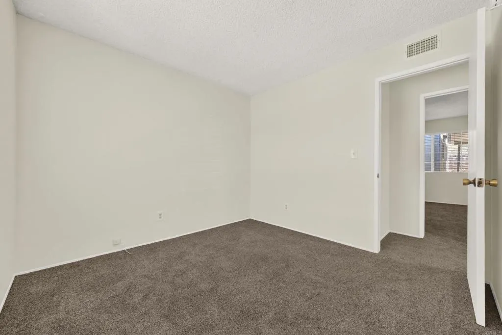 https://cdn.realtyfeed.com/cdn/127/306798152/e19f3378a99a28226521d04a8bd89c1b.webp