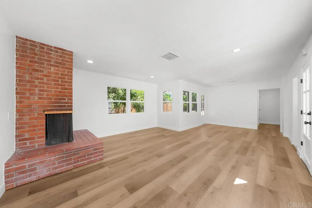https://cdn.realtyfeed.com/cdn/127/306798155/4cc375ff85822553bbd16500f22e03e9.webp