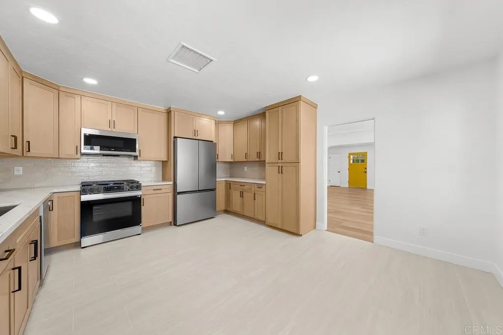 https://cdn.realtyfeed.com/cdn/127/306798155/9e57e7e546846f7e54ccf116bcbb63b9.webp