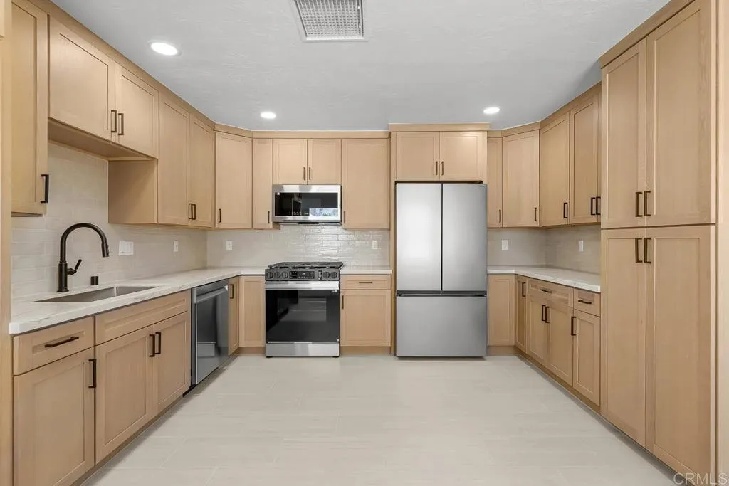 https://cdn.realtyfeed.com/cdn/127/306798155/a091ed6b07bfcde8287c5d0ba86e7e57.webp