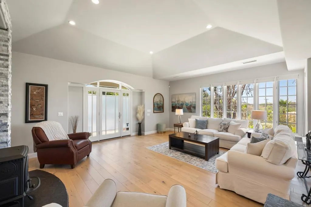 https://cdn.realtyfeed.com/cdn/127/306798307/c856bfaca16712d1b063fb1f36bb11f9.webp