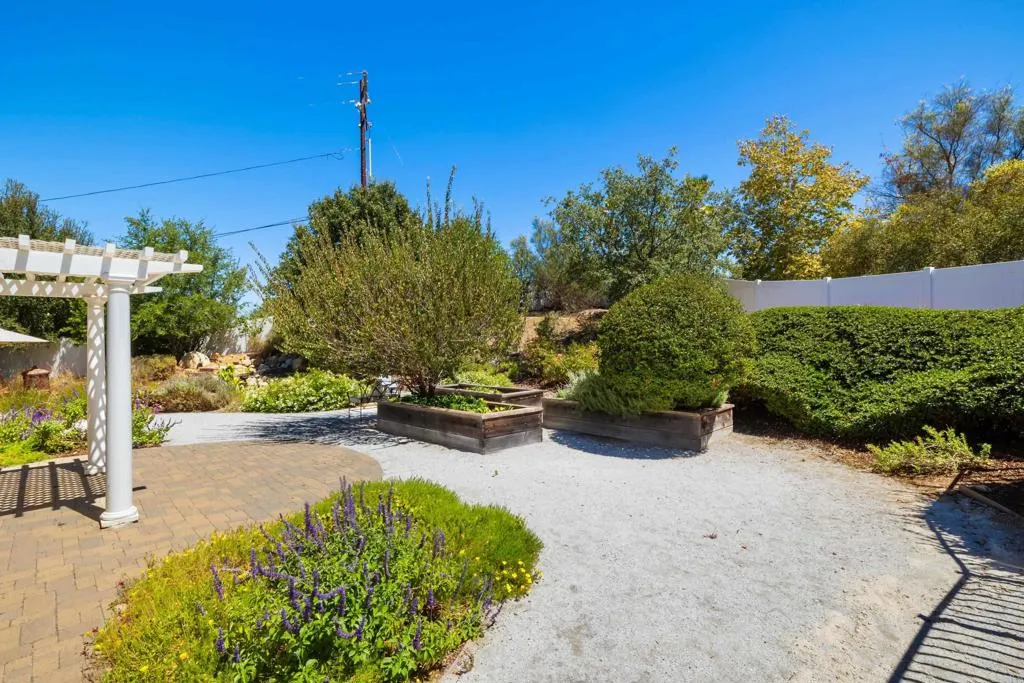 https://cdn.realtyfeed.com/cdn/127/306798307/d37c0e4bd0fb2c91c2ee6b535f3f3f8e.webp