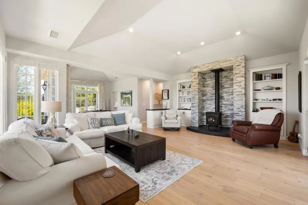 https://cdn.realtyfeed.com/cdn/127/306798307/fcf3c35572f9d910665aa4d538c8aa03.webp