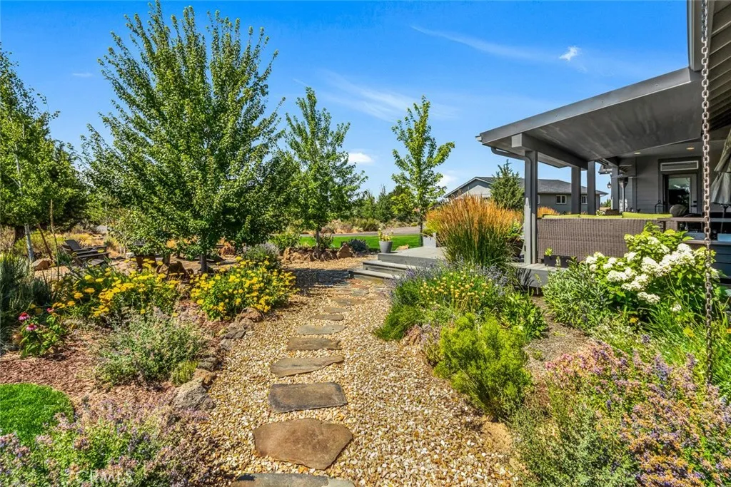 60870 Billadeau, Outside Area (Outside Ca), CA 97702 - Photo 5 of 63, Outside Area (outside Ca), CA