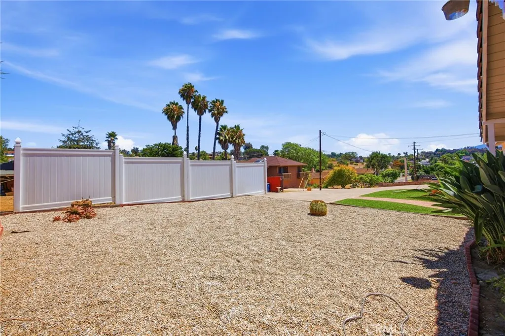https://cdn.realtyfeed.com/cdn/127/306798331/24a9625b01f5419d7820367906bbde18.webp