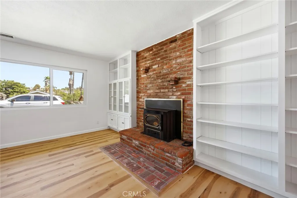 https://cdn.realtyfeed.com/cdn/127/306798331/4e6f22afdbcc743c9f51cbf40facdc01.webp