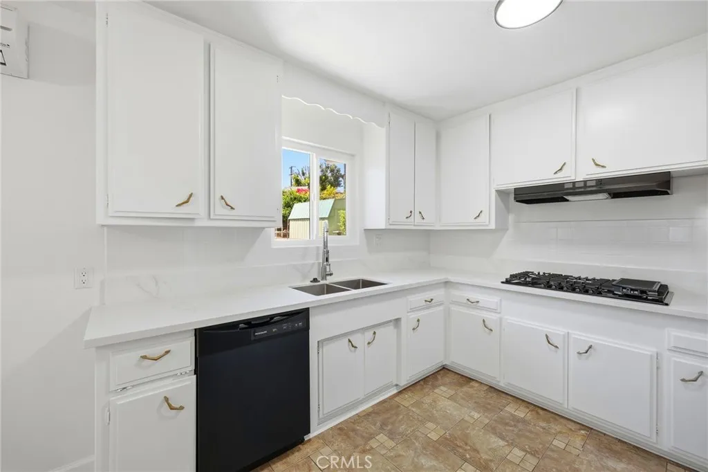 https://cdn.realtyfeed.com/cdn/127/306798331/f68b5f2a69b6f4cc63d38d55d255ee36.webp