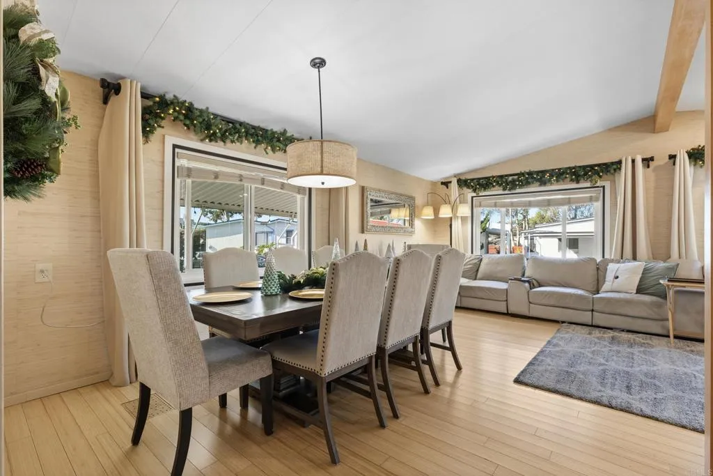 https://cdn.realtyfeed.com/cdn/127/306798358/0d44b7cf711aed38cb1d3a8c00d71cb6.webp