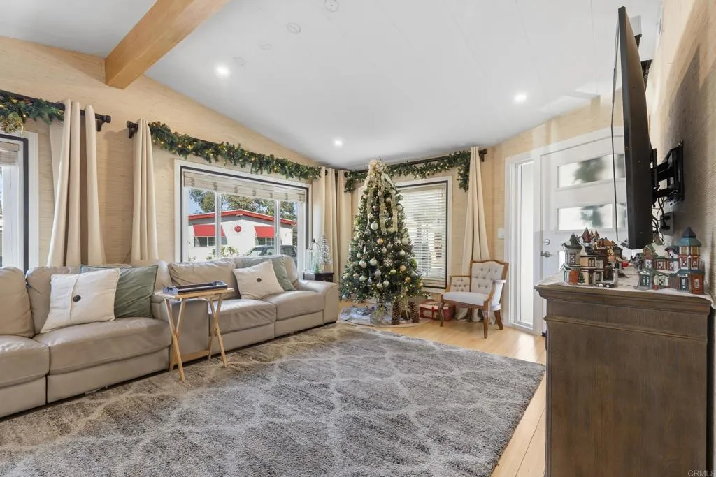 https://cdn.realtyfeed.com/cdn/127/306798358/3a93212fe8b5e0d55d610f839b58d601.webp