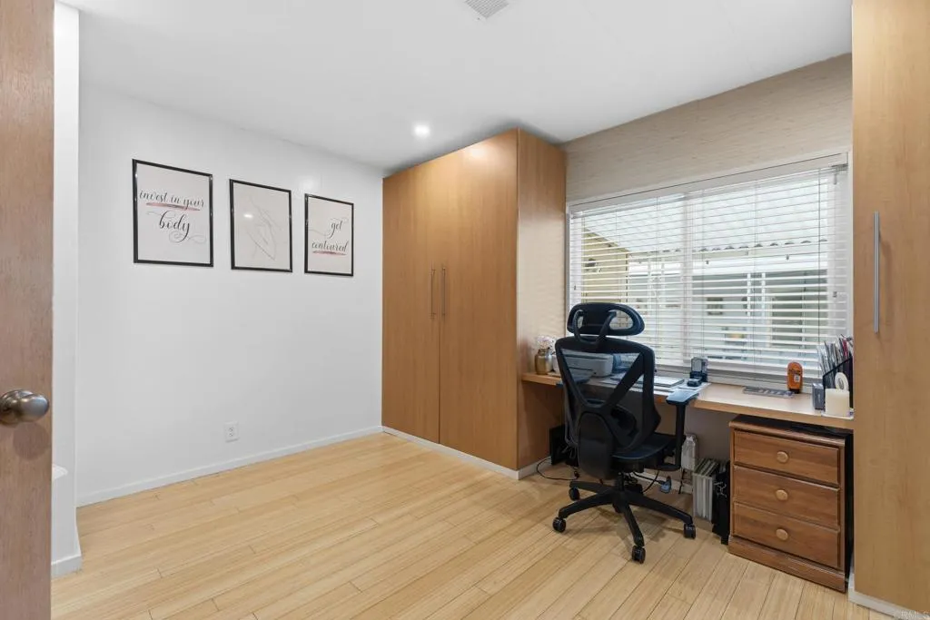 https://cdn.realtyfeed.com/cdn/127/306798358/8f0663bb8f428bc2ee9354706d81d118.webp