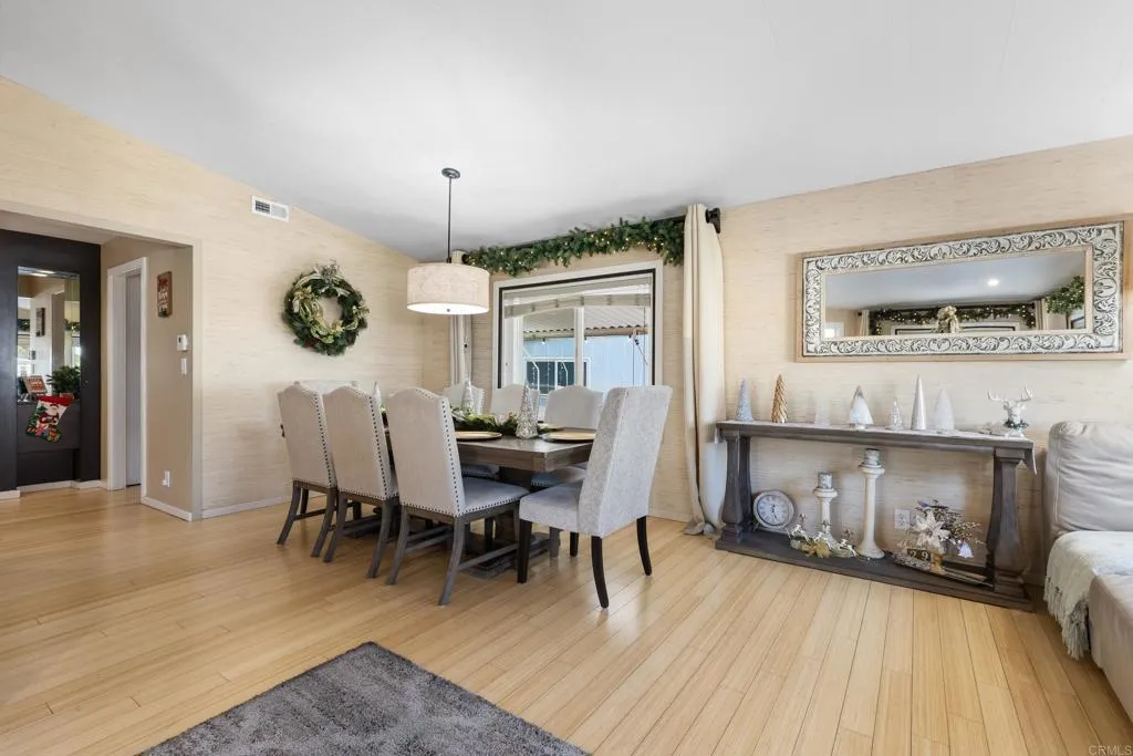 https://cdn.realtyfeed.com/cdn/127/306798358/af17117bf2ac3cc6d1308d1ba469dadd.webp