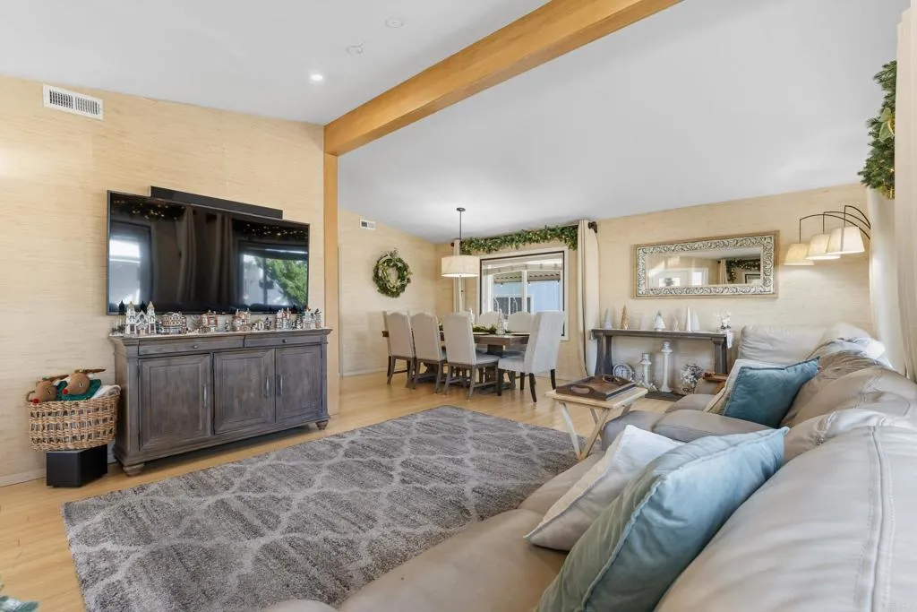 https://cdn.realtyfeed.com/cdn/127/306798358/b3d32ee8a80b24108bff141511d1b6a8.webp