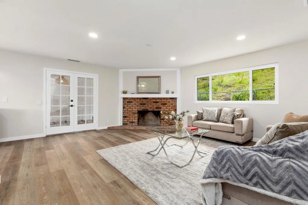 https://cdn.realtyfeed.com/cdn/127/306798452/2acc4b56d611e92e24d70d55c7b54fff.webp