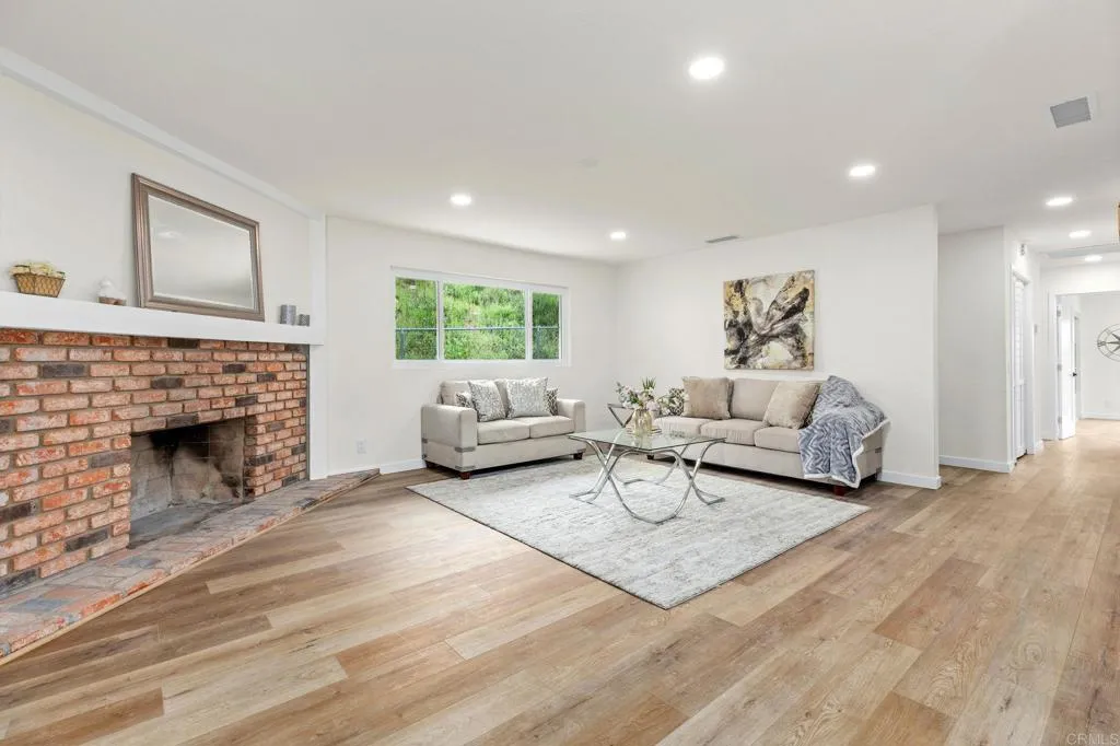 https://cdn.realtyfeed.com/cdn/127/306798452/d84d5c1afab0f07f129cf128a973c3df.webp