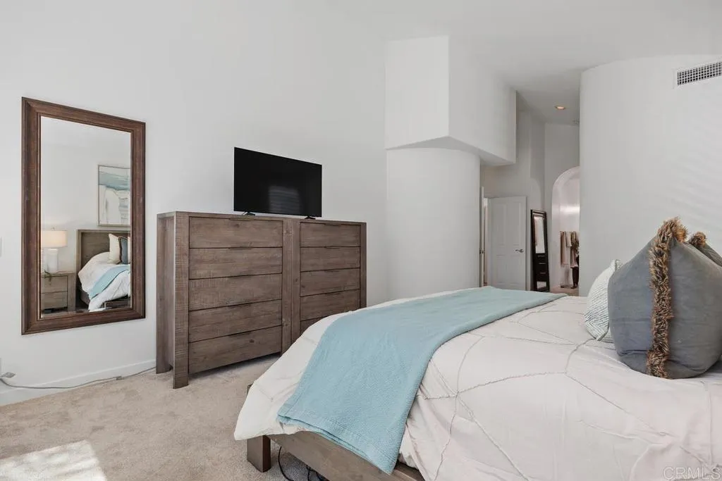 https://cdn.realtyfeed.com/cdn/127/306798482/01b80a8b8e658a257e4c3be3e6f38299.webp