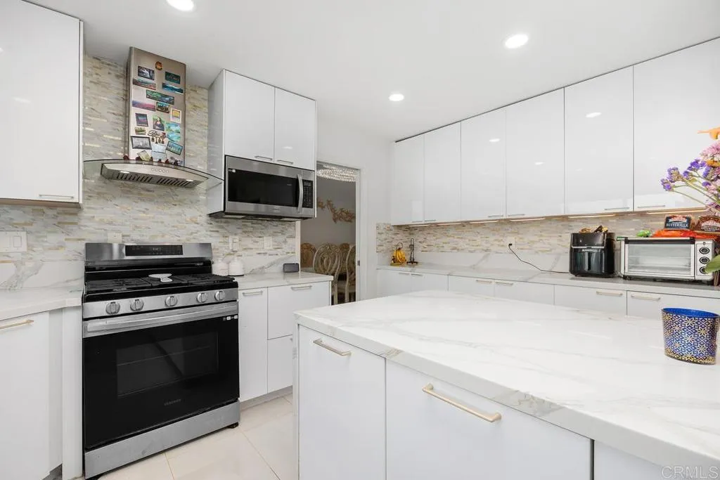https://cdn.realtyfeed.com/cdn/127/306798566/81aabb436fde67e98f6d20b4976a7097.webp