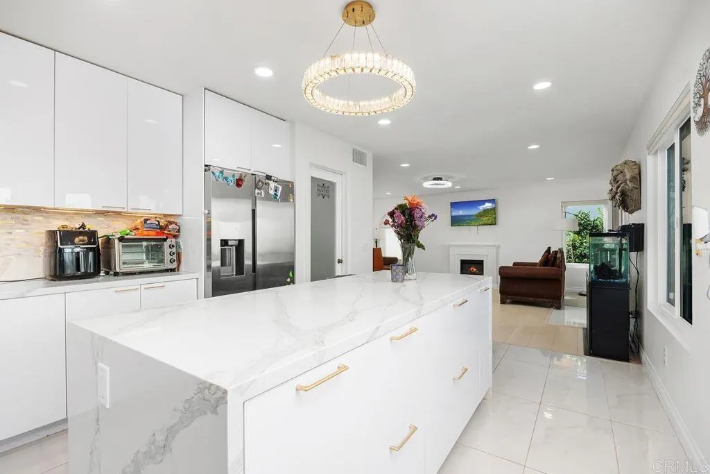 https://cdn.realtyfeed.com/cdn/127/306798566/cb12d4e59483f2ef5147b4ba7f625cbe.webp