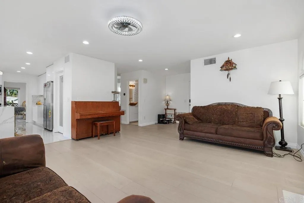 https://cdn.realtyfeed.com/cdn/127/306798566/f5b233e3cb7495cf0870fd7378462d5c.webp