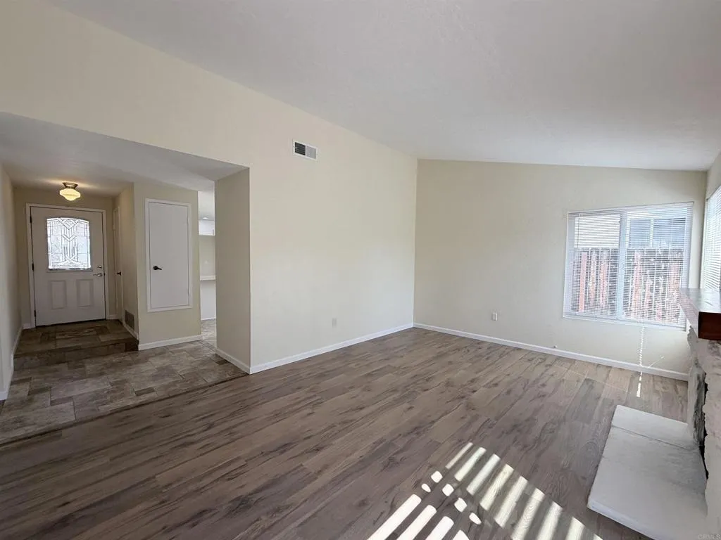 https://cdn.realtyfeed.com/cdn/127/306798649/94f3dddec68a6640eeb63076650bfd50.webp