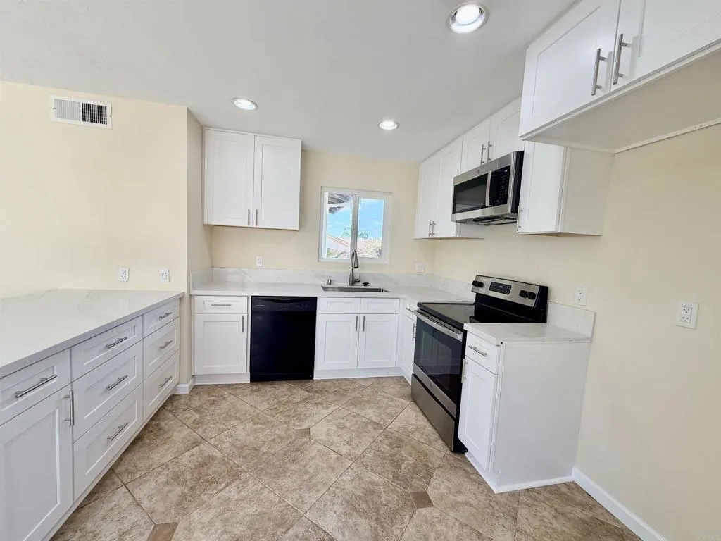 https://cdn.realtyfeed.com/cdn/127/306798649/b6fc5ec74f47f6be3a90eafc4b9f69ba.webp