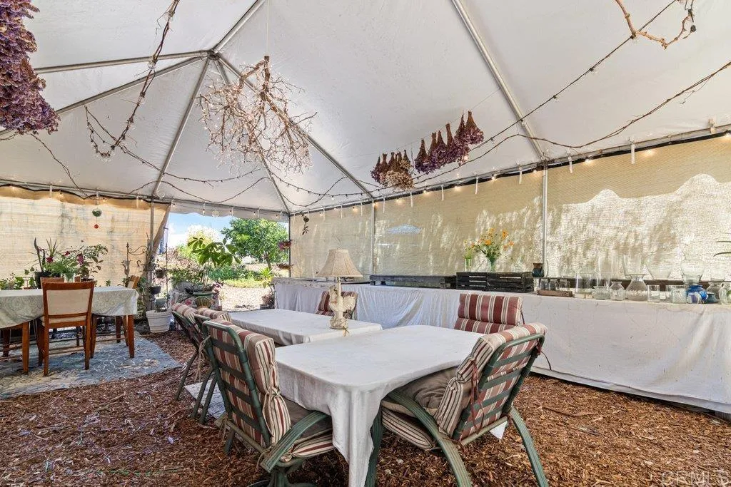 https://cdn.realtyfeed.com/cdn/127/306798658/51b92bfc1ed88f581fcdfacc10b5898f.webp