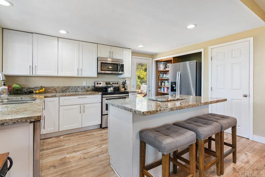 https://cdn.realtyfeed.com/cdn/127/306798658/db71d710c42e50463eedcc4602b0a9d6.webp