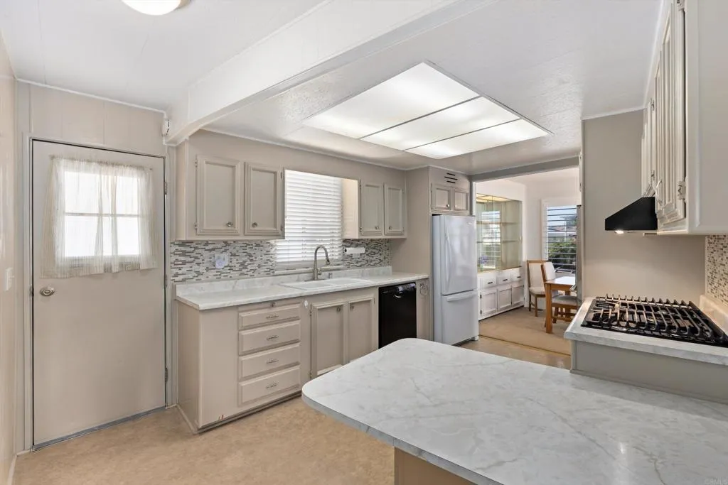https://cdn.realtyfeed.com/cdn/127/306798939/981efbd0d2d78709e2d19eb01844e54d.webp