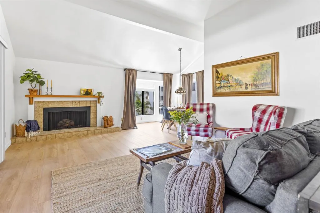 https://cdn.realtyfeed.com/cdn/127/306798959/283768ad84465a4114873b46740a1f4f.webp