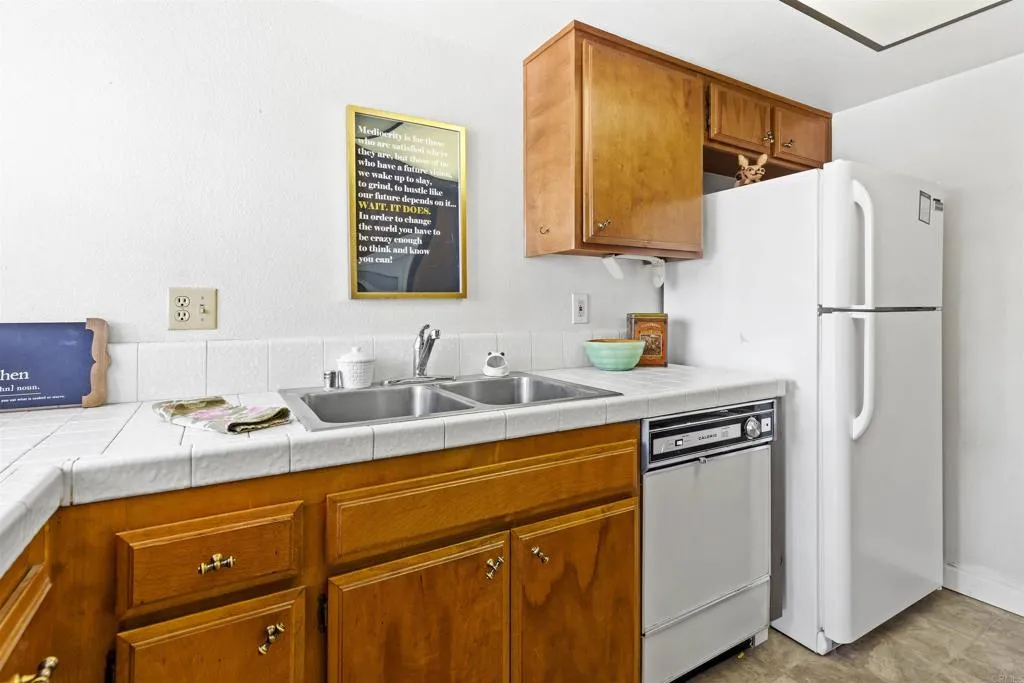 https://cdn.realtyfeed.com/cdn/127/306798959/85fa47663f86d591b83f19efdf6de64a.webp