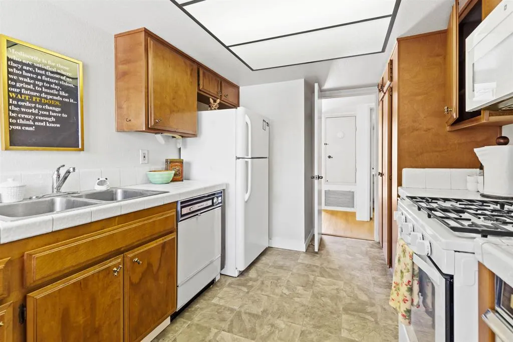 https://cdn.realtyfeed.com/cdn/127/306798959/be7cc651499d136093135a0e6a3135a4.webp