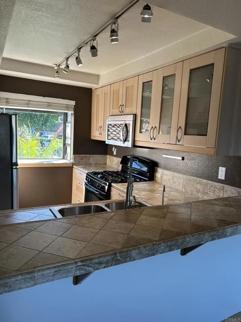 Encinitas, CA 92024