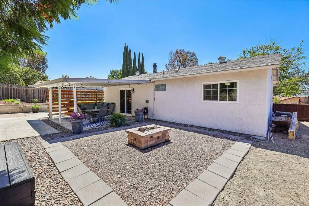 https://cdn.realtyfeed.com/cdn/127/306799027/8d0ba8b2b917e1ca0120e578be5fb166.webp