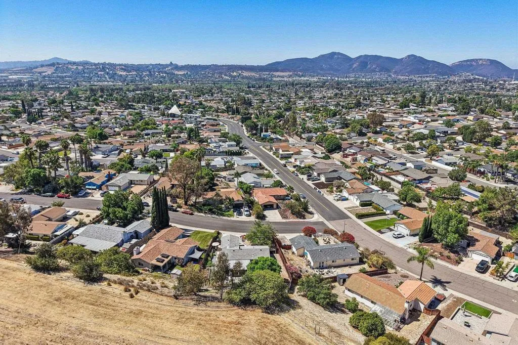 https://cdn.realtyfeed.com/cdn/127/306799027/e0d8a25bc870295963fa753b1c58851c.webp