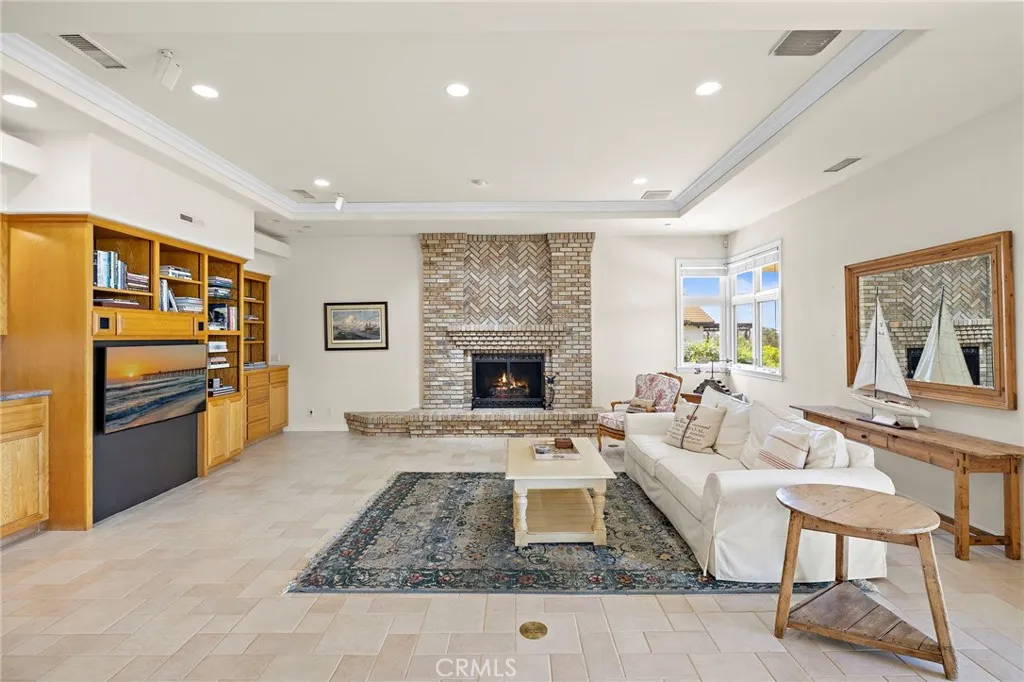 https://cdn.realtyfeed.com/cdn/127/306799037/299ac3a4adf84c7af3543ba2144a31f1.webp