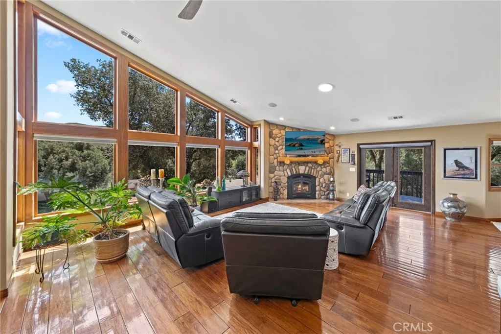 https://cdn.realtyfeed.com/cdn/127/306799224/053b8b4abe7610378f8213566bb8f055.webp