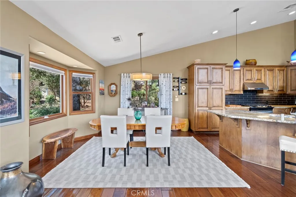 https://cdn.realtyfeed.com/cdn/127/306799224/13b1b5685453e8ee6843620c21106e8b.webp