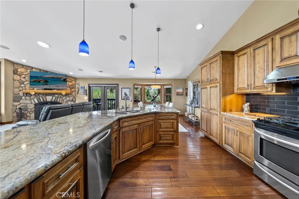https://cdn.realtyfeed.com/cdn/127/306799224/528f96377b79b4071bfa2f8916a44442.webp