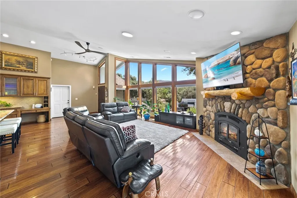 https://cdn.realtyfeed.com/cdn/127/306799224/8a8cec348b62b8838f95341035d40785.webp