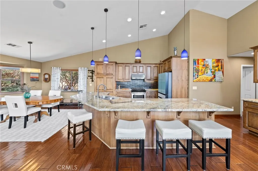 https://cdn.realtyfeed.com/cdn/127/306799224/e9157e5972bab049580038f763f0f8b6.webp