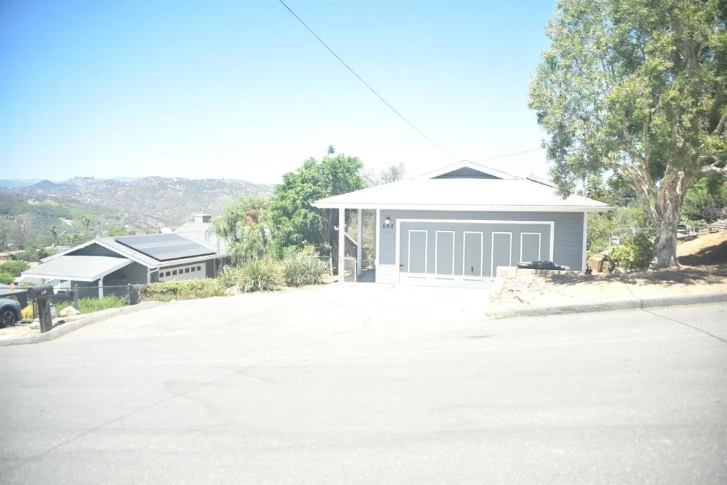 604 Porter Street, Fallbrook, CA 92028 - Photo 2 of 26, Fallbrook, CA