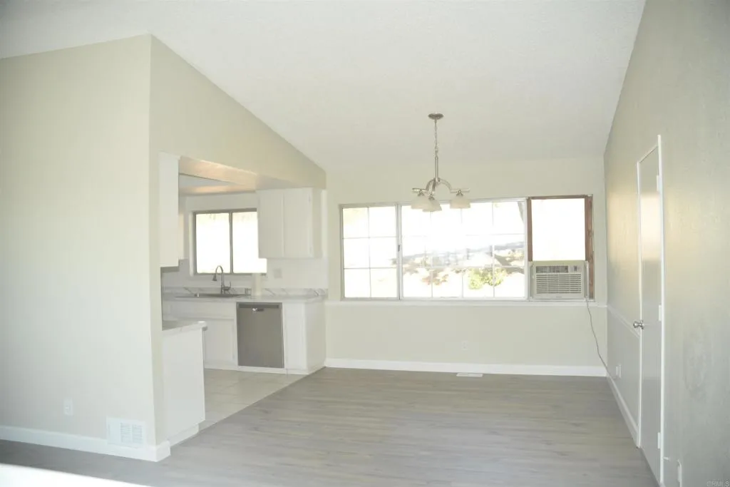 https://cdn.realtyfeed.com/cdn/127/306799231/bb4641d2da77688a298c50ee230f2d8d.webp