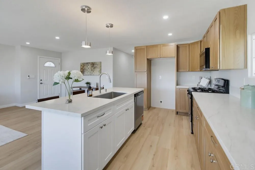 https://cdn.realtyfeed.com/cdn/127/306799243/203ba3a1b947379e94b6763949f40052.webp