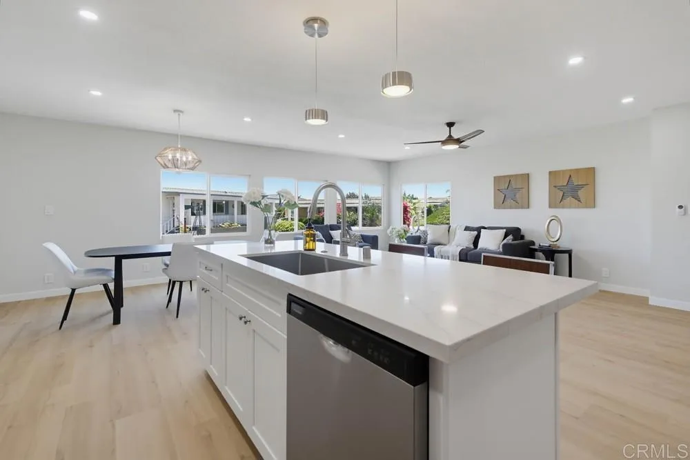 https://cdn.realtyfeed.com/cdn/127/306799243/d37b85416bc1c57c6f8586b214bf0464.webp