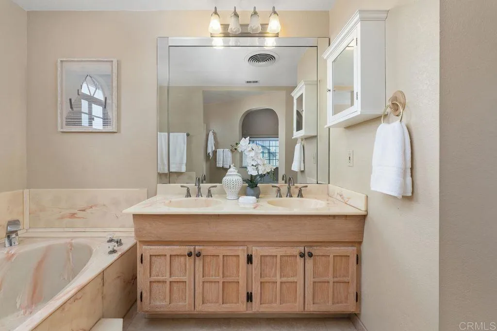https://cdn.realtyfeed.com/cdn/127/306799257/695b7910b7ea5ff49288176d698e2592.webp