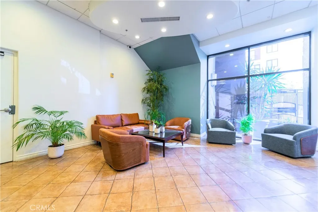 https://cdn.realtyfeed.com/cdn/127/306799269/832b1f9251fca46ab4dc39407a4b18f0.webp